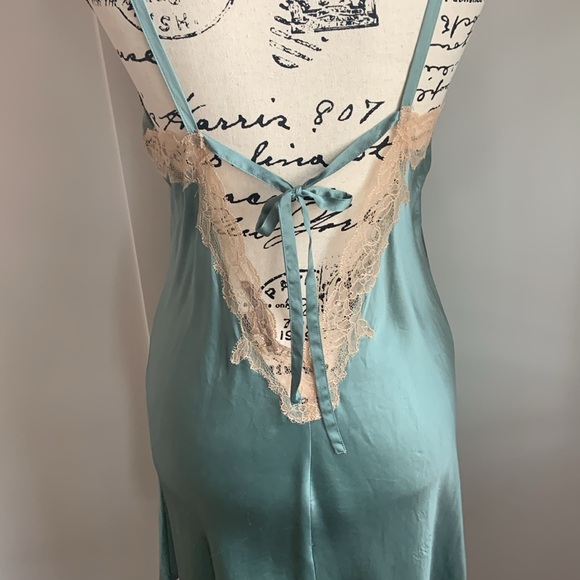 Vintage SILK Victoria’s Secret Chemise - Picture 3 of 8